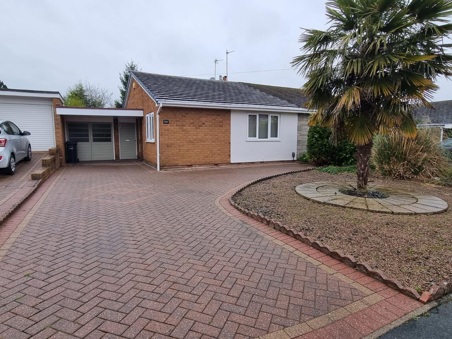 2 bed property in Lea Vale Road, Stourbridge